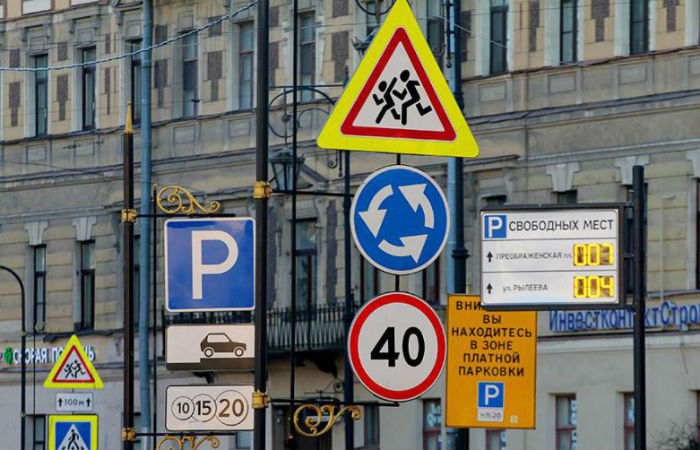 Жёлтый цвет также активно используется на дороге / Фото: news.re19.ru