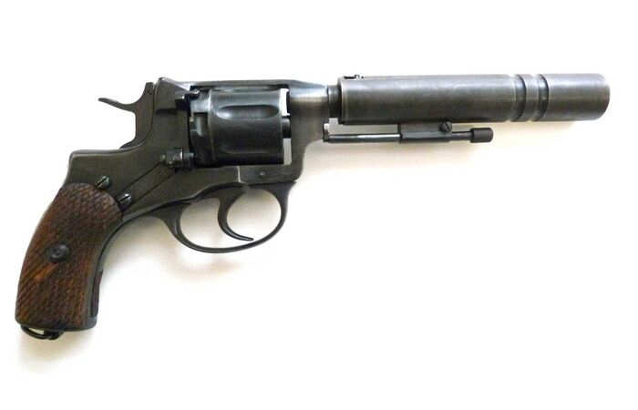 Револьвер с глушителем / Фото: guns.allzip.org