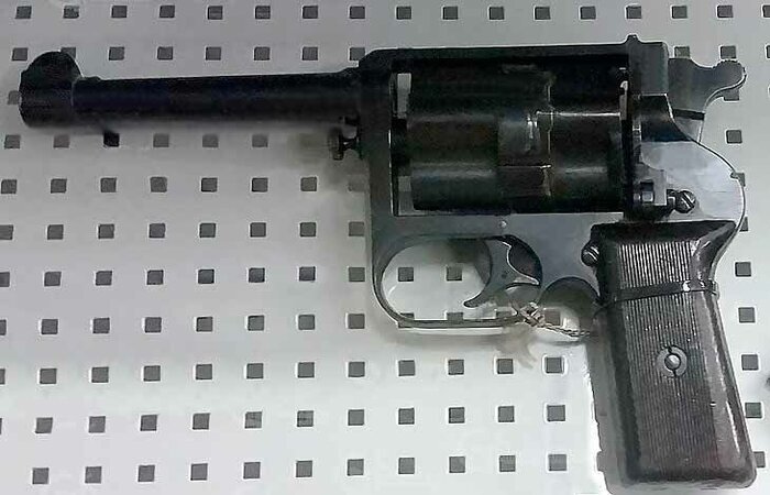Револьвер, стреляющий спиртом: для чего он был изобретен в СССР 