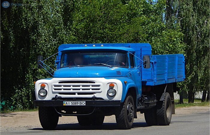 Советский грузовик в голубом окрасе / Фото: myskillsconnect.com
