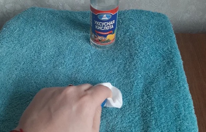 Слайм легко оттереть уксусом. Слайм легко оттереть уксусом.