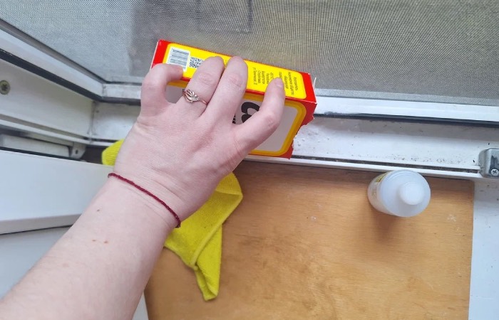 Сода и перекись помогут помыть окна.