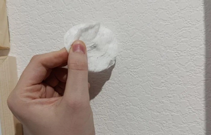 Легко устраняем следы маркера с поверхности стен. Легко устраняем следы маркера с поверхности стен.