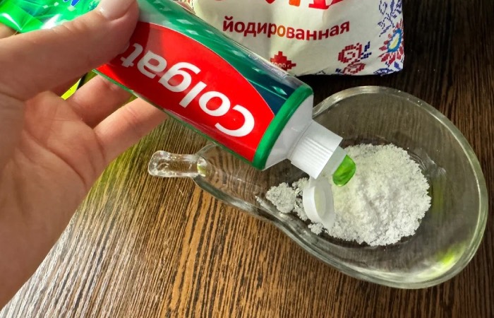 Бюджетное и эффективное средство для чистки унитаза.