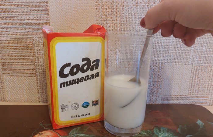 Определяем свежесть молока с помощью соды
