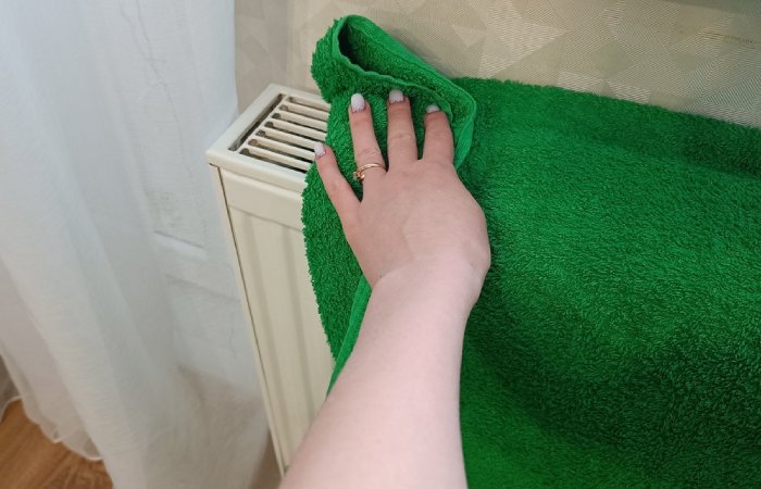 Мокрые полотенца легко заменит увлажнитель воздуха!
