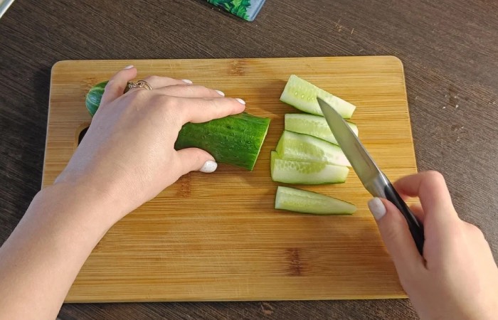 Храните огурцы вдали яблок.