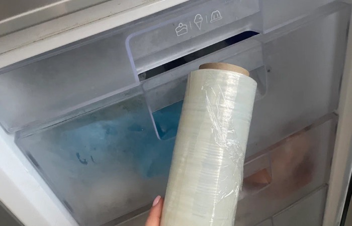 Просто заморозьте пищевую пленку. Просто заморозьте пищевую пленку.