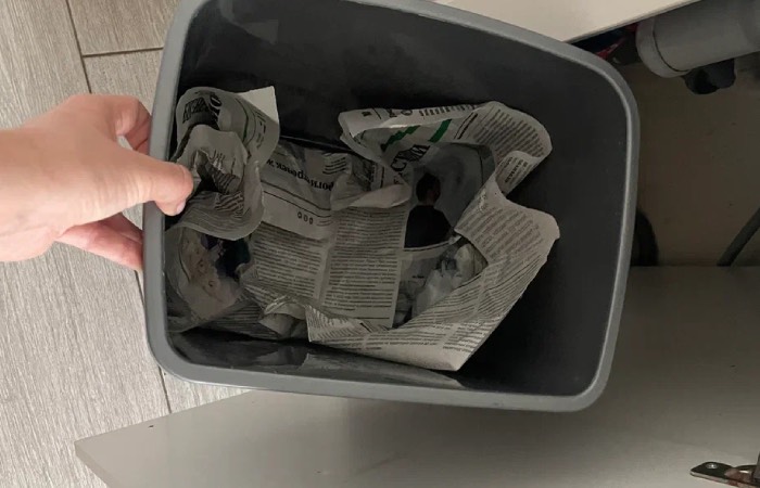 Газета спасет вас от неприятных запахов. Газета спасет вас от неприятных запахов.