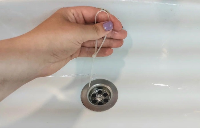 Предотвращаем засоры с помощью хомутов.