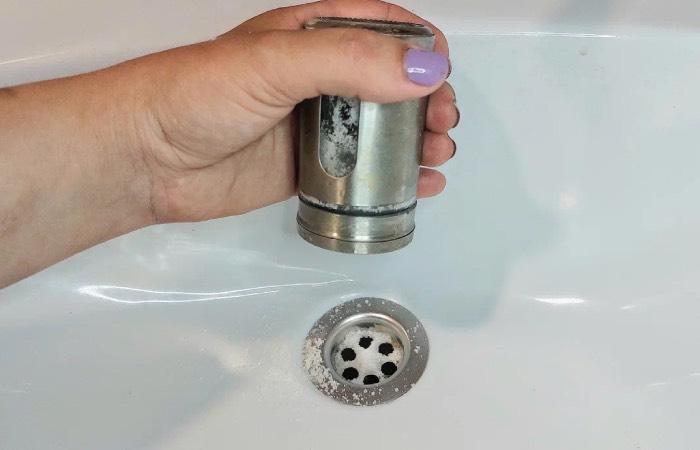 Сода, соль и уксус - лучшее трио от засоров.