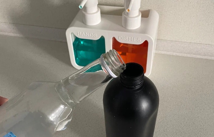 Быстро убираем нагар и жир. Быстро убираем нагар и жир.