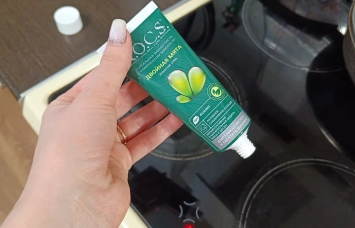 Зубная паста отлично отмоет плиту из стеклокерамики. Зубная паста отлично отмоет плиту из стеклокерамики.