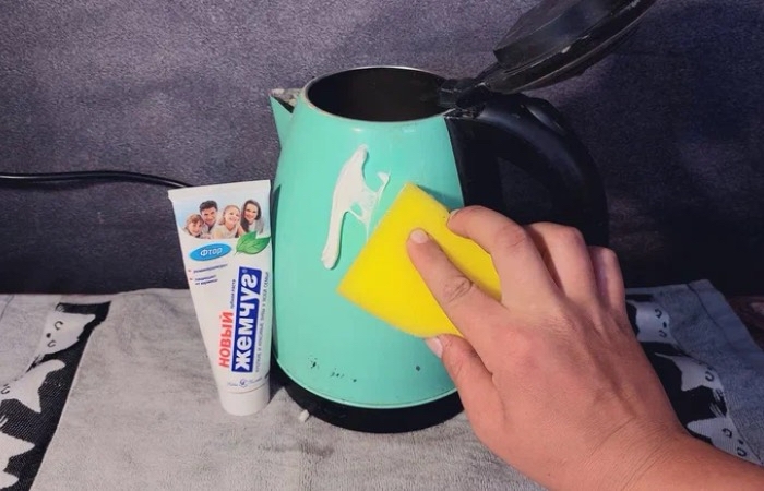 Зубная паста спасет ваш чайник.