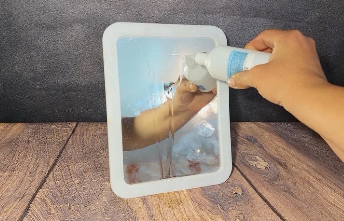 Бюджетное средство для мытья зеркал.