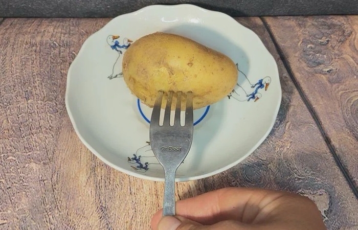 Картофель приготовится намного быстрее.