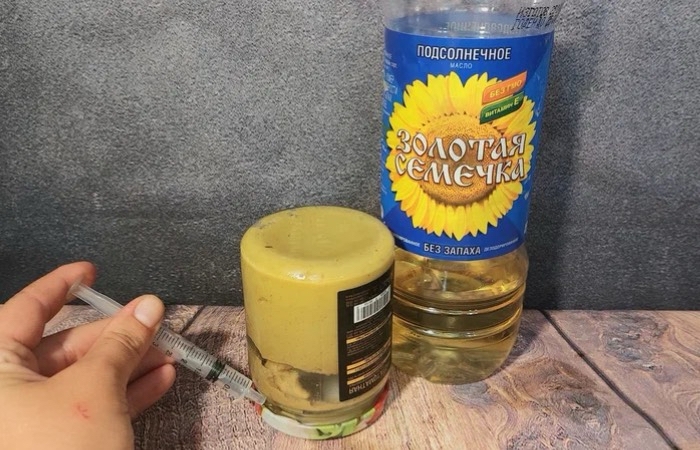 Масло поможет открыть соленья.