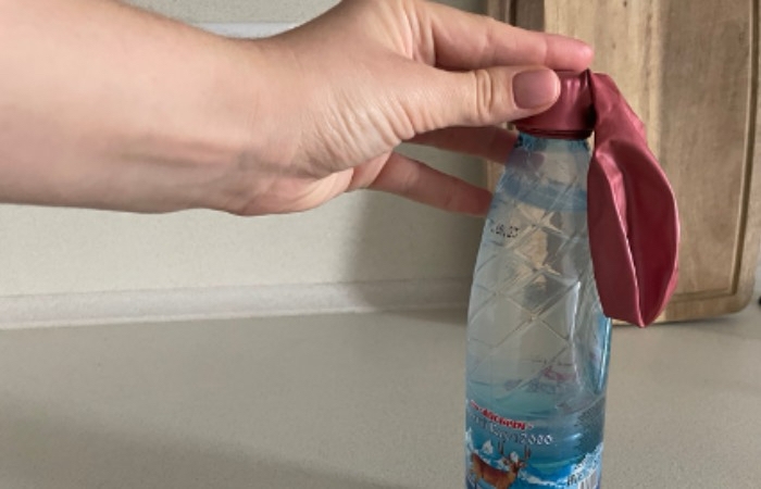 Шарик поможет открыть сильно закрученную крышку. 