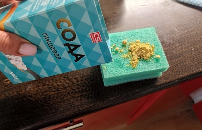 Горчичный порошок с содой отлично отмоют посуду.