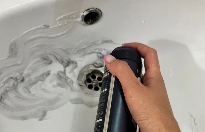 Гель для бритья отмоет раковину без разводов. Гель для бритья отмоет раковину без разводов.