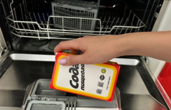 Сода отлично отмоет вашу посуду.