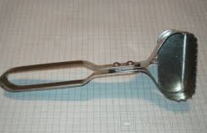 С ним чистить рыбу было намного проще. С ним чистить рыбу было намного проще.