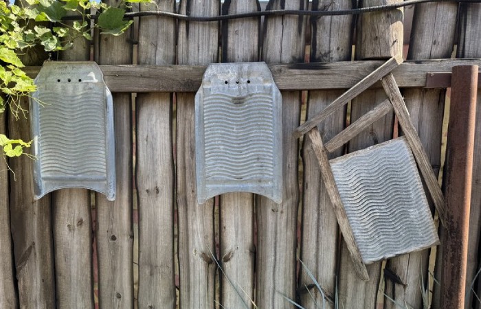 Доска для стирки заменяла тренажеры. Доска для стирки заменяла тренажеры.