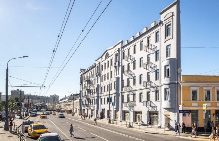 Знаменитое плоское здание столицы.