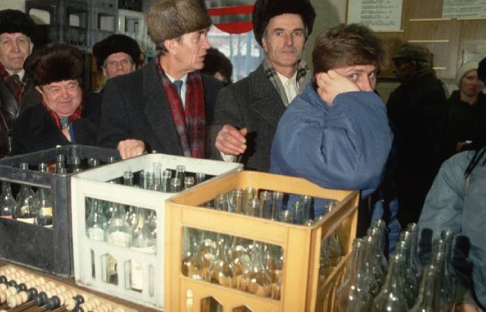 Бутылки из стекла использовали повторно.