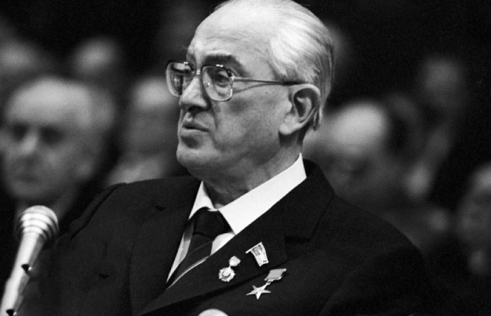 Юрий Владимирович Андропов.