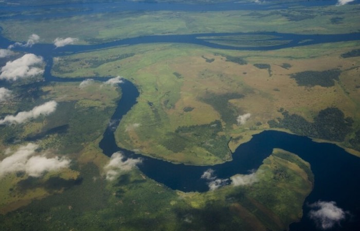 Сложно представить такую глубокую реку. Сложно представить такую глубокую реку.
