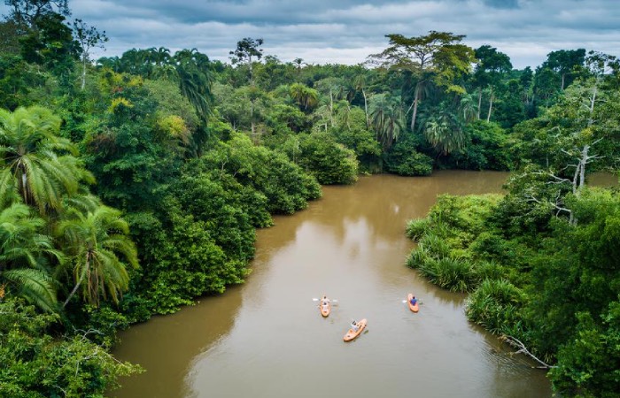 В самом устье реки находится подводная впадина. В самом устье реки находится подводная впадина.