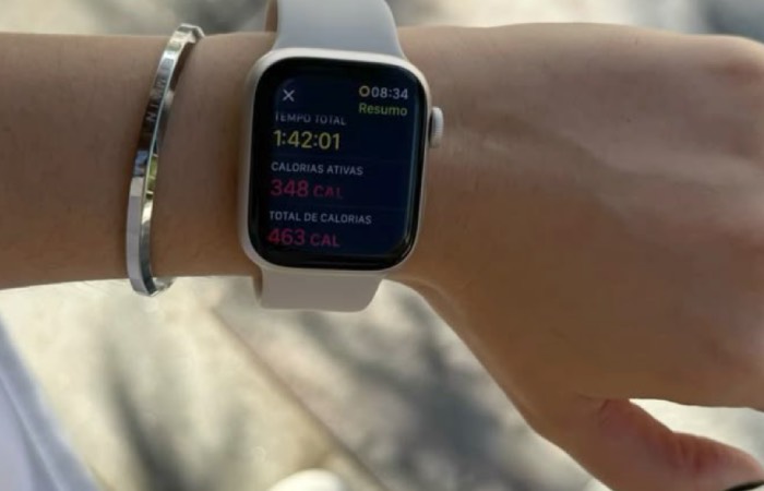 Apple Watch Series 7 45mm Aluminium with Sport Band.