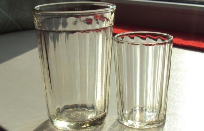 Существует много легенд об авторе граненого стакана. Существует много легенд об авторе граненого стакана.