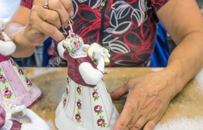 Гжель ручной работы можно выгодно продать. Гжель ручной работы можно выгодно продать.