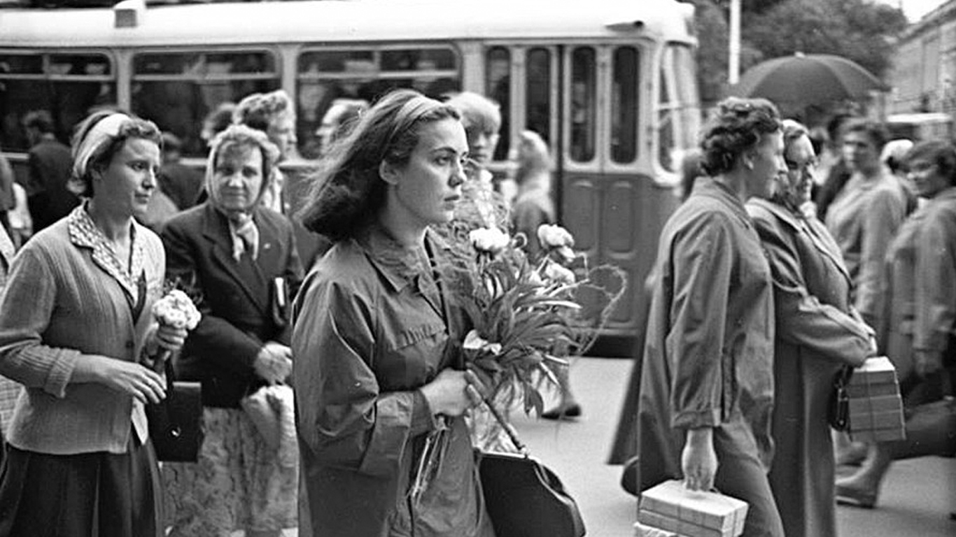 Какими делами приходилось заниматься советским женщинам? / Фото: rbth.com Какими делами приходилось заниматься советским женщинам? / Фото: rbth.com