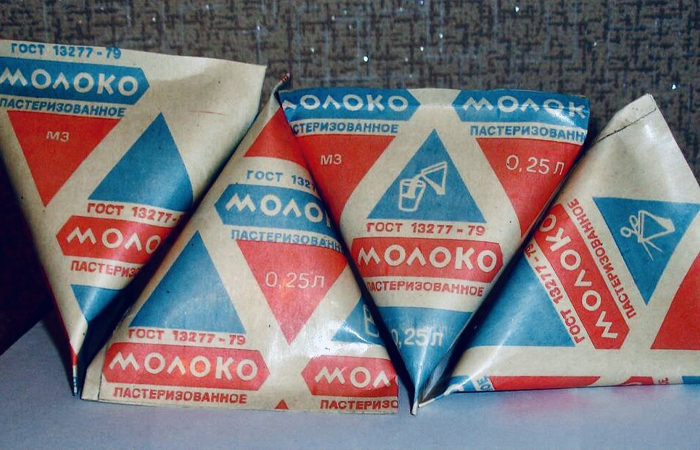 Почему в СССР перестали продавать молоко в треугольном пакете? / Фото: overclockers.ru 
