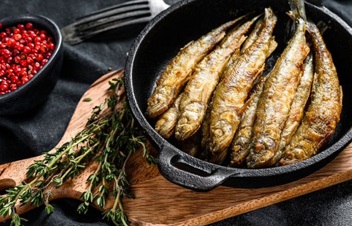 Почему мойва стала стоить дороже красной рыбы? Почему мойва стала стоить дороже красной рыбы?