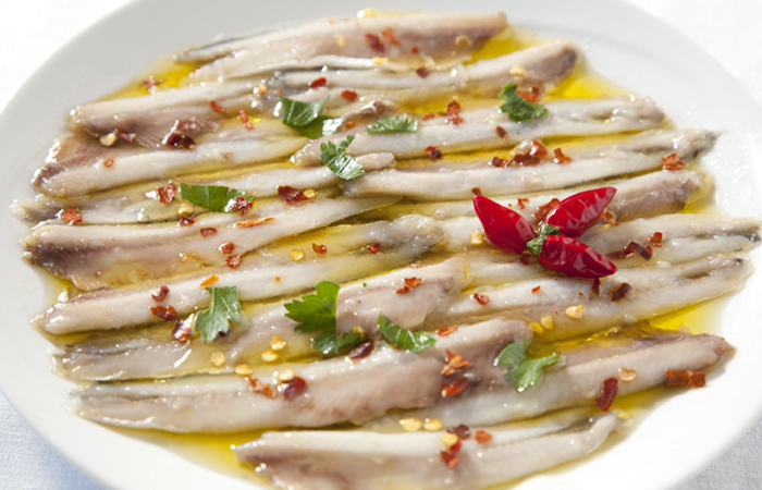 Что такое анчоусы и чем их заменить?