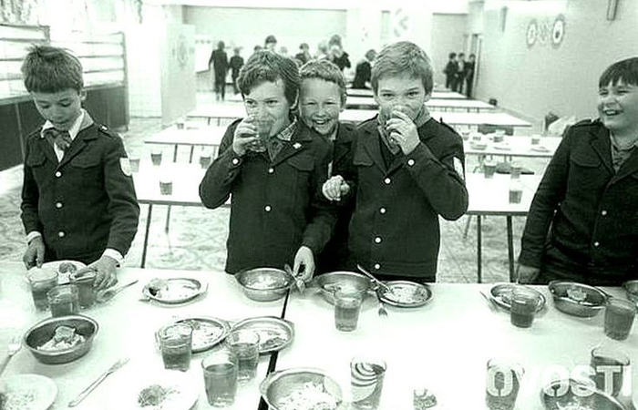 Топ-7 любимых блюд, которые давали в школьной столовой СССР. Топ-7 любимых блюд, которые давали в школьной столовой СССР.