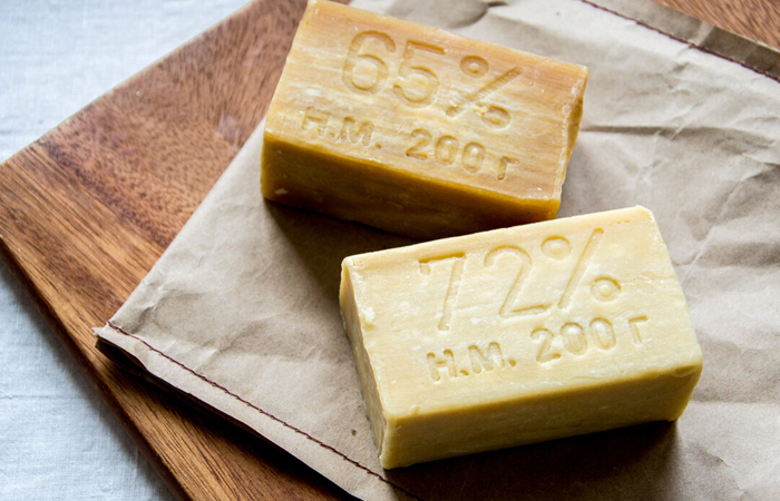 Из хозяйственного мыла получалась идеальная пенка для ухода за проблемной кожей.