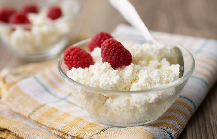 Если американская хозяйка хочет удивить гостей, то она готовит запеканку из творога.