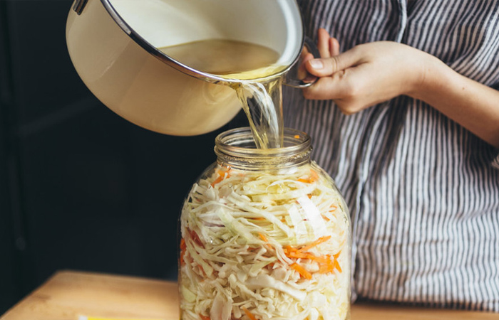 Почему квашеная капуста полезнее свежего овоща?