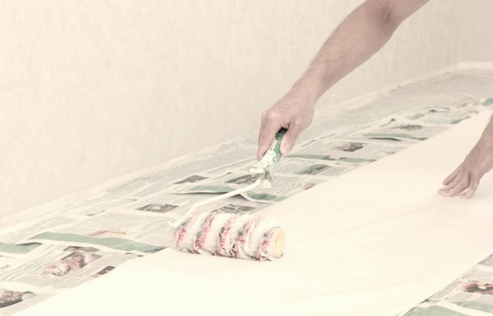 Обои В СССР массово стали клеить в 50-60-х годах. / Фото: ivd.ru Обои В СССР массово стали клеить в 50-60-х годах. / Фото: ivd.ru