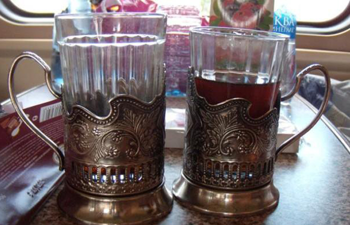 Советские подстаканники можно увидеть в российских поездах!