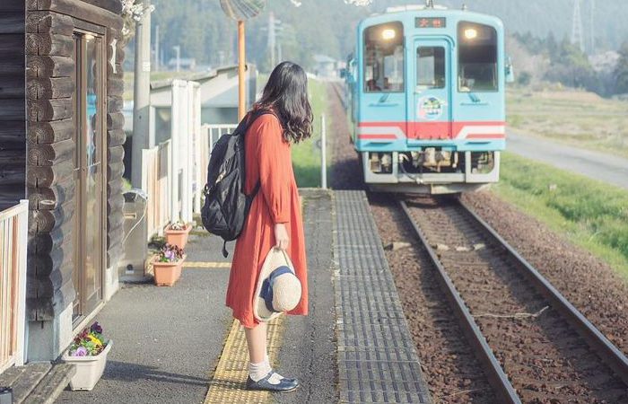 В общественном транспорте Японии разговаривать по телефону запрещено! В общественном транспорте Японии разговаривать по телефону запрещено!