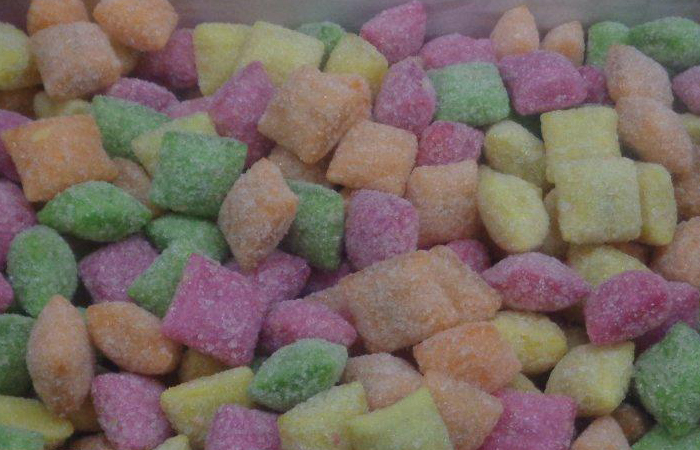 Конфеты выпускали двух видов - разноцветные и шоколадные. / Фото: kak2z.ru Конфеты выпускали двух видов - разноцветные и шоколадные. / Фото: kak2z.ru