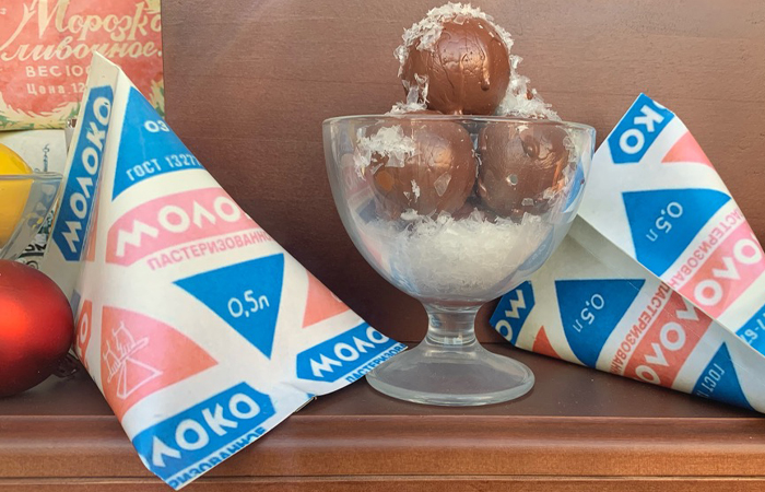 Сейчас пакеты продаются в качестве декора. / Фото: steemit.com 