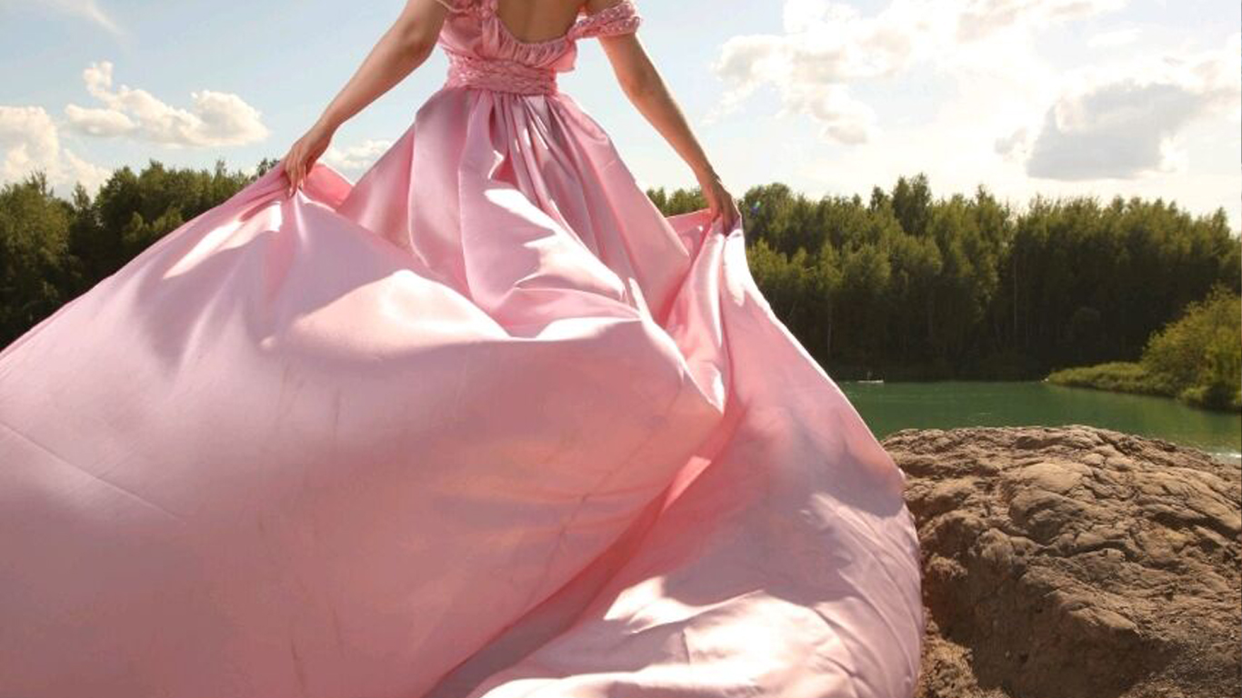 Шлейфы по сей день в тренде. / Фото: livemaster.ru Шлейфы по сей день в тренде. / Фото: livemaster.ru