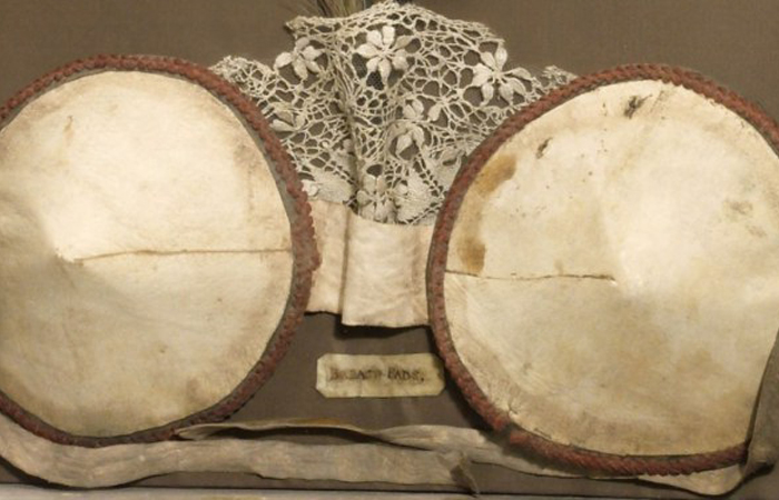 Первый бюстгальтер появился во Франции. Первый бюстгальтер появился во Франции.